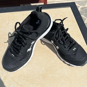 Under Armor Charged Assert Sneakers